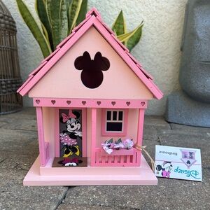 NEW! DISNEY Minnie Mouse Wooden BirdHouse NWT